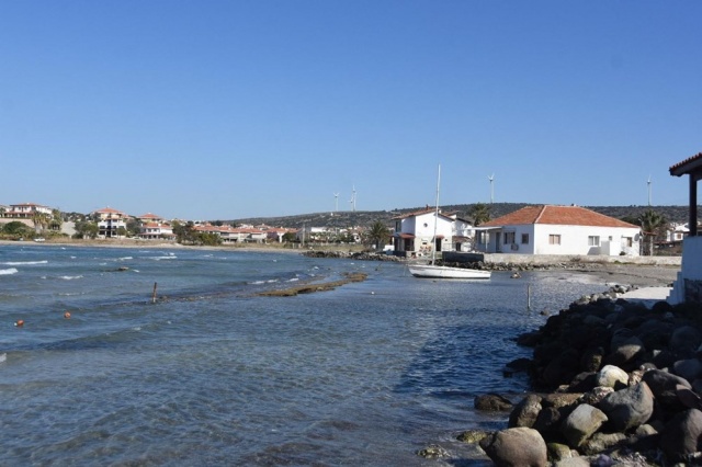 İzmir'de deniz 50 metre çekildi