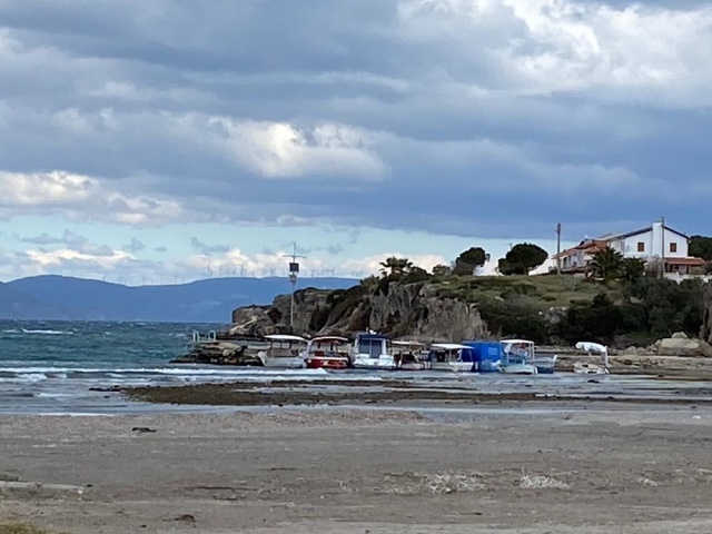 İzmir'de deniz 50 metre çekildi