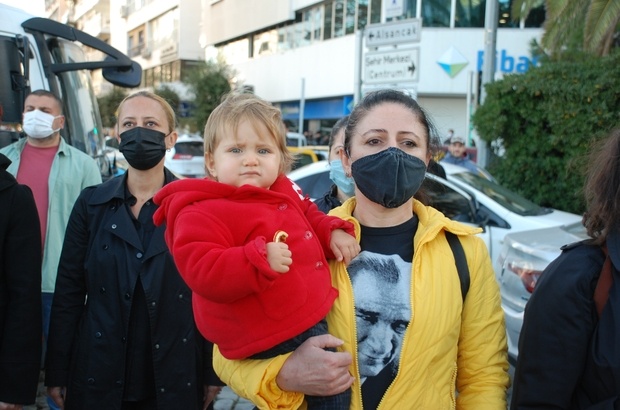 İzmir’de Ata’ya saygı için hayat durdu