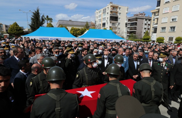 İzmir şehidini gözyaşlarıyla uğurladı