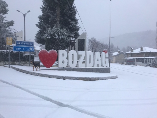 İzmir'in yüksek ilçeleri beyaza büründü!