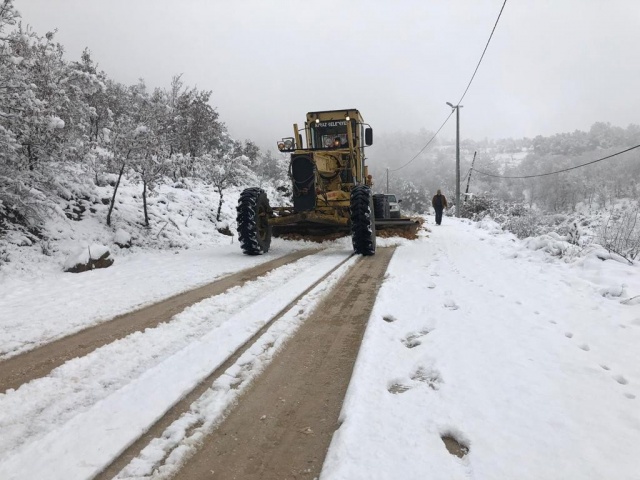 İzmir'in yüksek ilçeleri beyaza büründü!