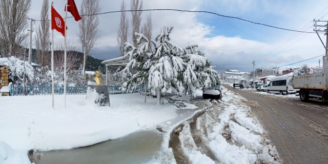 İzmir'in yüksekleri beyaza büründü!