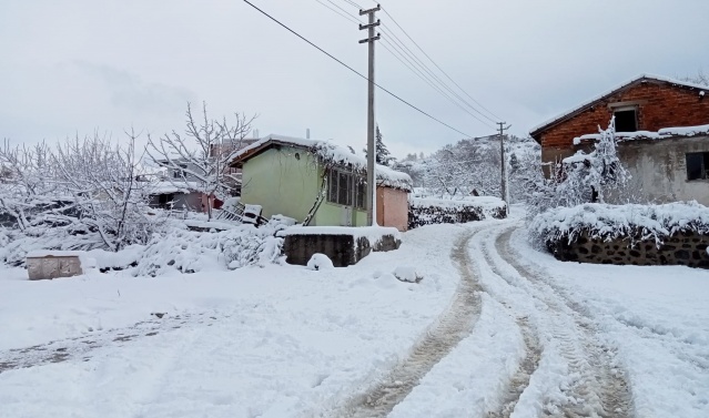 İzmir'in yüksekleri beyaza büründü!