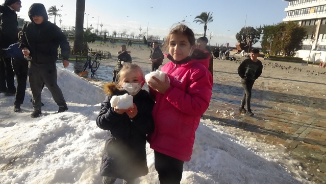 İzmir'in yüksekleri beyaza büründü!