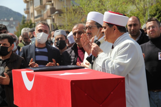 İzmir şehidini gözyaşlarıyla uğurladı