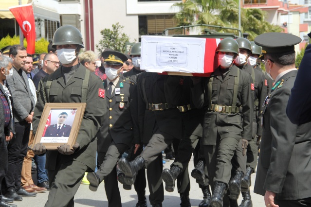 İzmir şehidini gözyaşlarıyla uğurladı