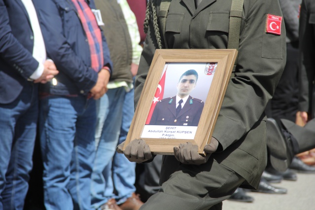 İzmir şehidini gözyaşlarıyla uğurladı