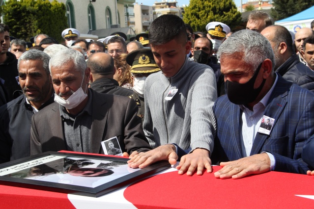 İzmir şehidini gözyaşlarıyla uğurladı