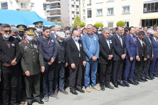 İzmir şehidini gözyaşlarıyla uğurladı