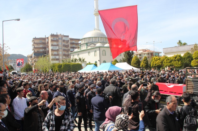 İzmir şehidini gözyaşlarıyla uğurladı