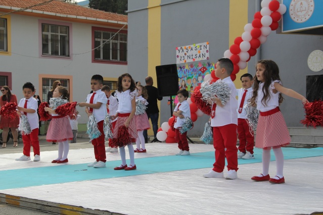 İzmir’de renkli 23 Nisan kutlaması