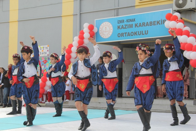 İzmir’de renkli 23 Nisan kutlaması