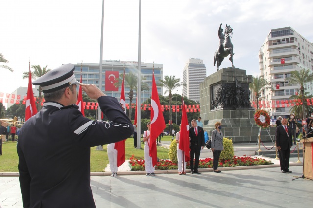 İzmir'de 23 Nisan coşkuyla kutlandı