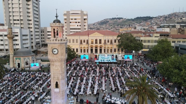 AK Parti İzmir’den 20 bin kişilik iftar