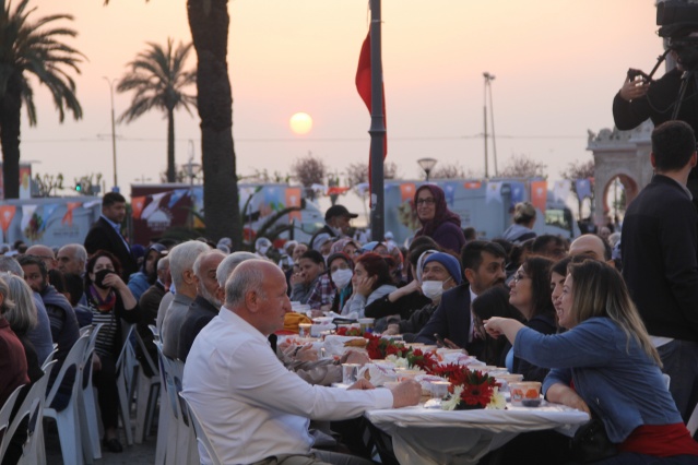 AK Parti İzmir’den 20 bin kişilik iftar