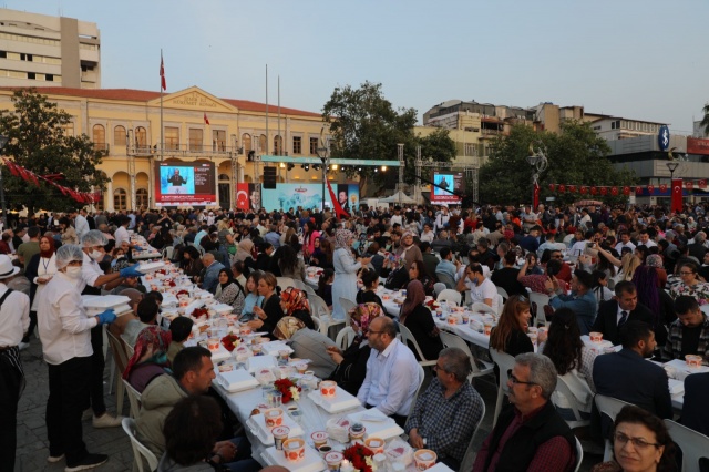 AK Parti İzmir’den 20 bin kişilik iftar