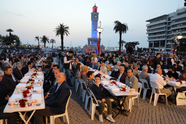 AK Parti İzmir’den 20 bin kişilik iftar