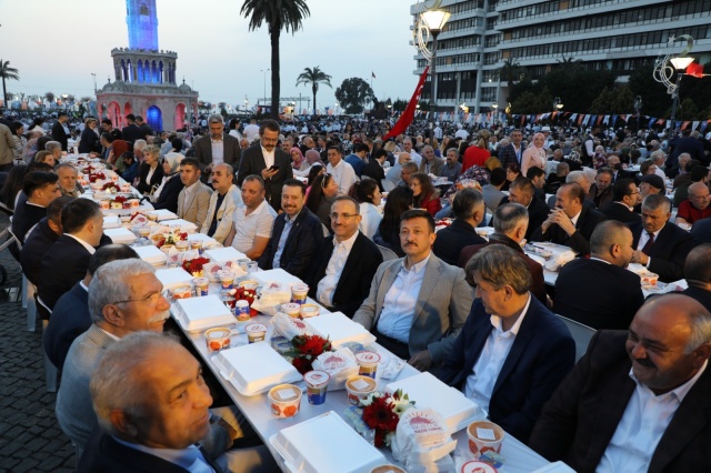 AK Parti İzmir’den 20 bin kişilik iftar