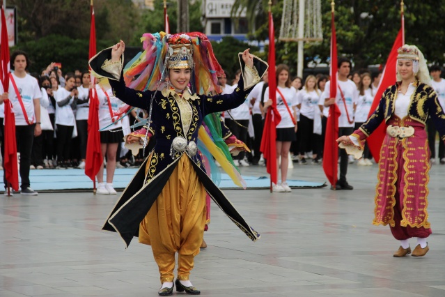 19 Mayıs İzmir'de coşkuyla kutlandı