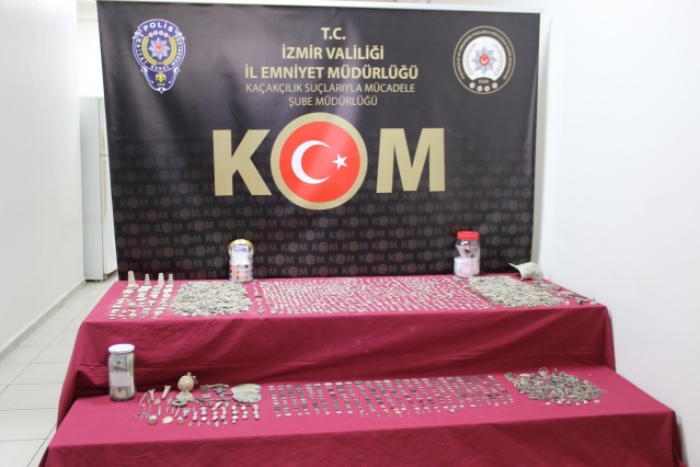 İzmir polisinden tarihi eser kaçakçılarına darbe