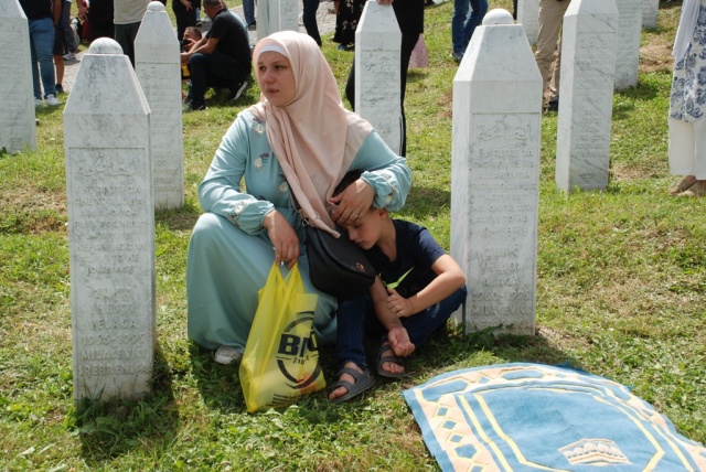 Srebrenitsa şehitleri soykırımın merkezinde anıldı!