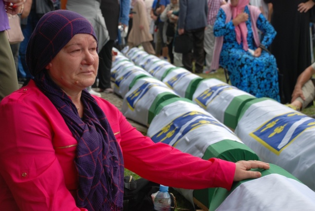 Srebrenitsa şehitleri soykırımın merkezinde anıldı!