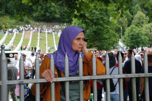 Srebrenitsa şehitleri soykırımın merkezinde anıldı!