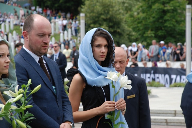 Srebrenitsa şehitleri soykırımın merkezinde anıldı!