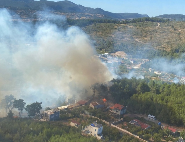 İzmir'deki orman yangını kontrol altında