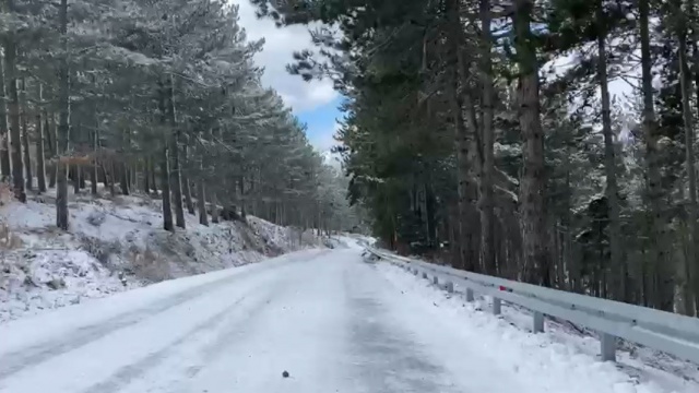 İzmir'in çatısı beyaza büründü