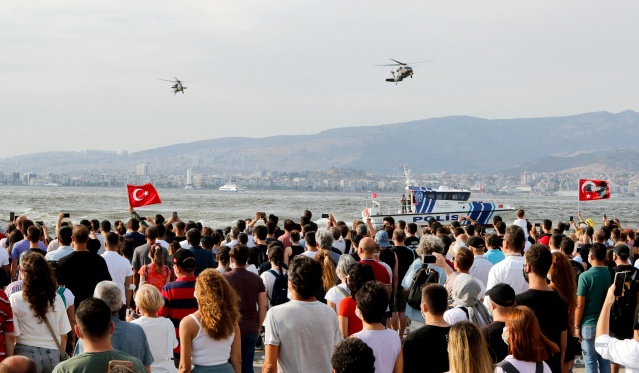 Göklerdeki kurtuluş coşkusu nefes kesti