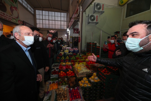 Kılıçdaroğlu İzmir’de hal esnafıyla buluştu