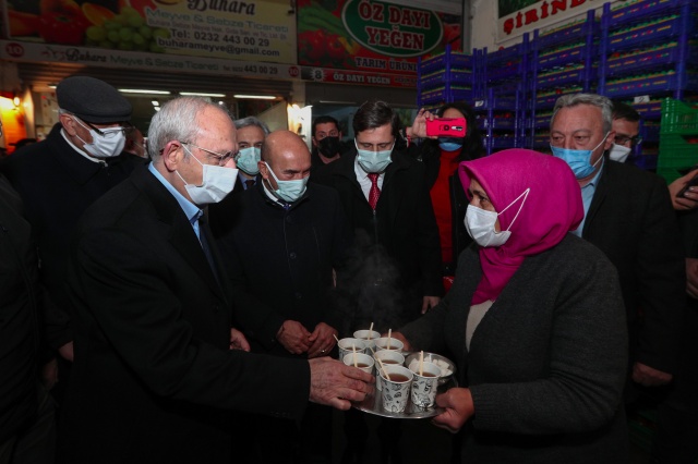 Kılıçdaroğlu İzmir’de hal esnafıyla buluştu