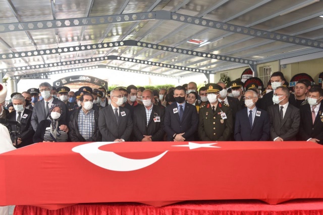 Şehit Teğmen Mehmet Kıvık, İzmir'de son yolculuğuna uğurlandı