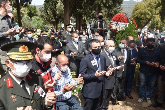 Şehit Teğmen Mehmet Kıvık, İzmir'de son yolculuğuna uğurlandı