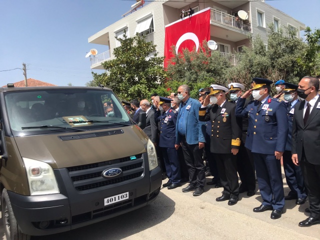 Şehit Teğmen Mehmet Kıvık, İzmir'de son yolculuğuna uğurlandı