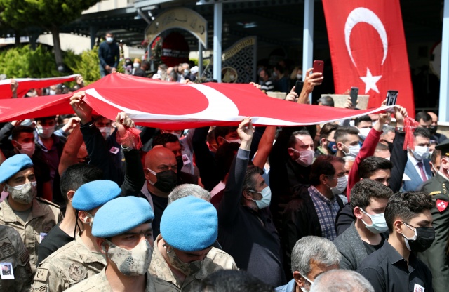 Şehit Teğmen Mehmet Kıvık, İzmir'de son yolculuğuna uğurlandı