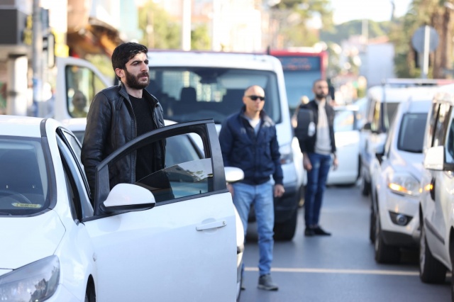 İzmir’de Ata’ya saygı için hayat durdu