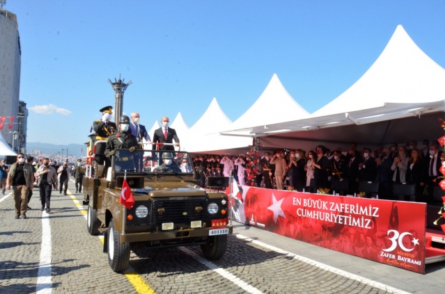 İzmir’de Zafer Bayramı coşkusu