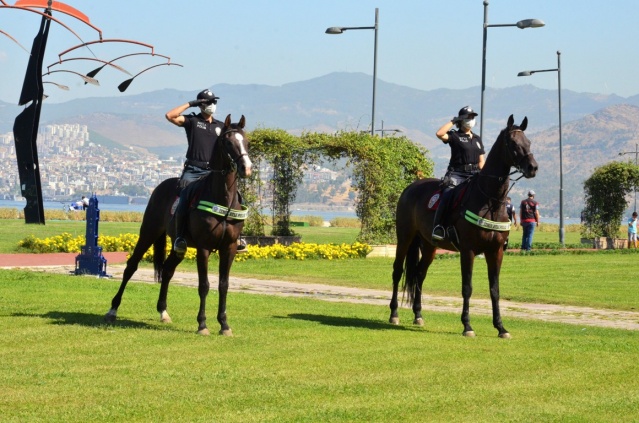 İzmir’de Zafer Bayramı coşkusu