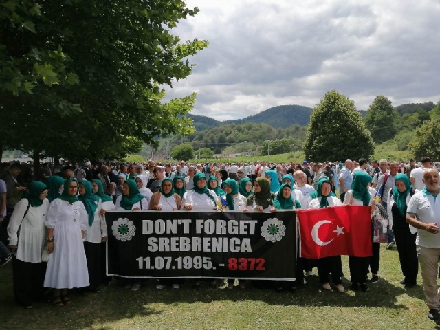 Srebrenitsa şehitleri soykırımın merkezinde anıldı!