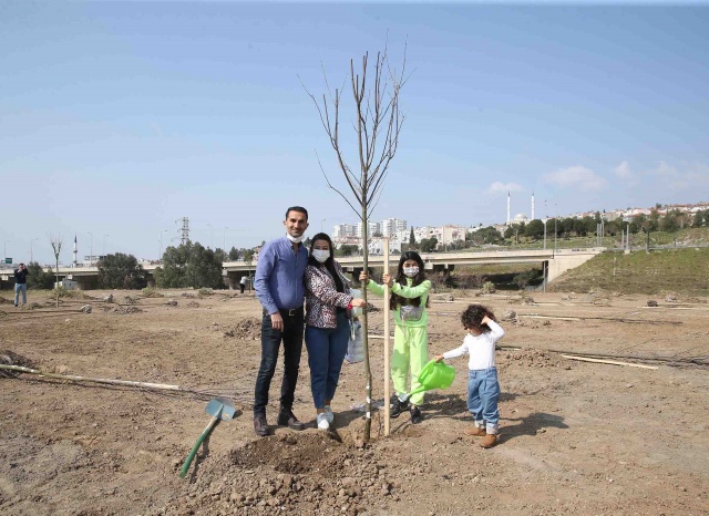 Karşıyaka’da fidanlar toprakla buluştu