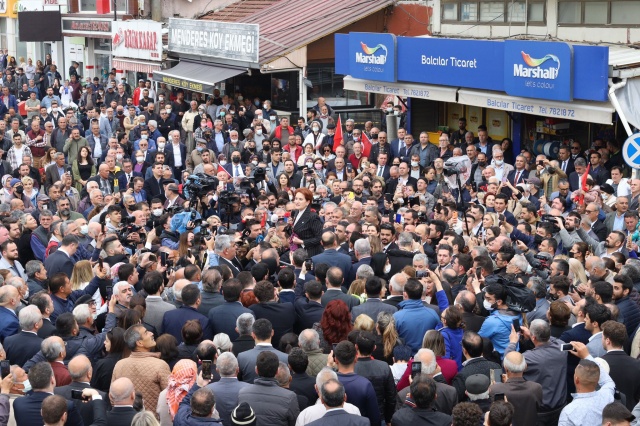 İYİ Parti lideri Akşener, İzmir’de esnafın dertlerini dinledi