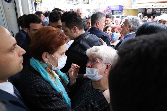 İYİ Parti lideri Akşener, İzmir’de esnafın dertlerini dinledi