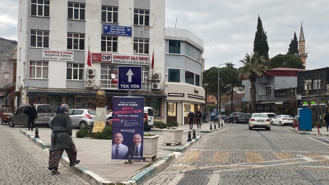 Bergama Belediyesi'nden 'Kılıçdaroğlu afişleri kaldırıldı' iddiasına fotoğraflı yanıt