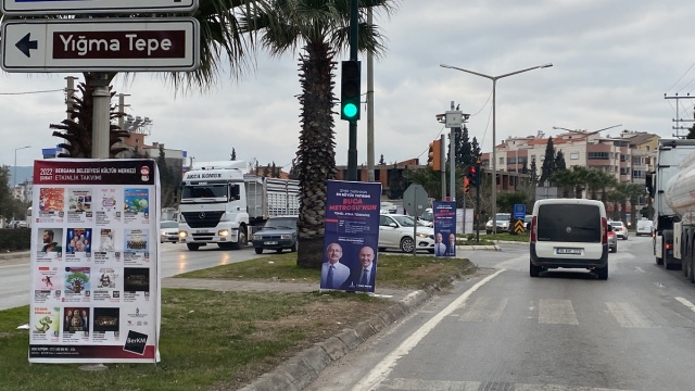 Bergama Belediyesi'nden 'Kılıçdaroğlu afişleri kaldırıldı' iddiasına fotoğraflı yanıt