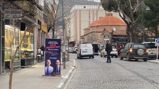 Bergama Belediyesi'nden 'Kılıçdaroğlu afişleri kaldırıldı' iddiasına fotoğraflı yanıt