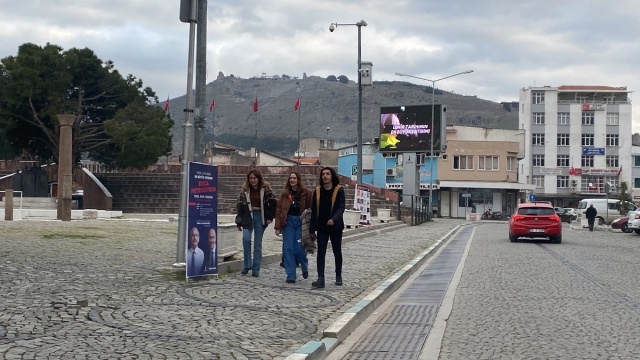 Bergama Belediyesi'nden 'Kılıçdaroğlu afişleri kaldırıldı' iddiasına fotoğraflı yanıt