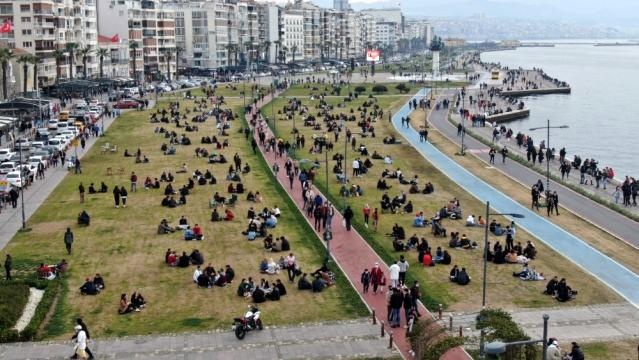 İzmir’de ‘kırmızı alarm’ uyarısına rağmen korkutan yoğunluk